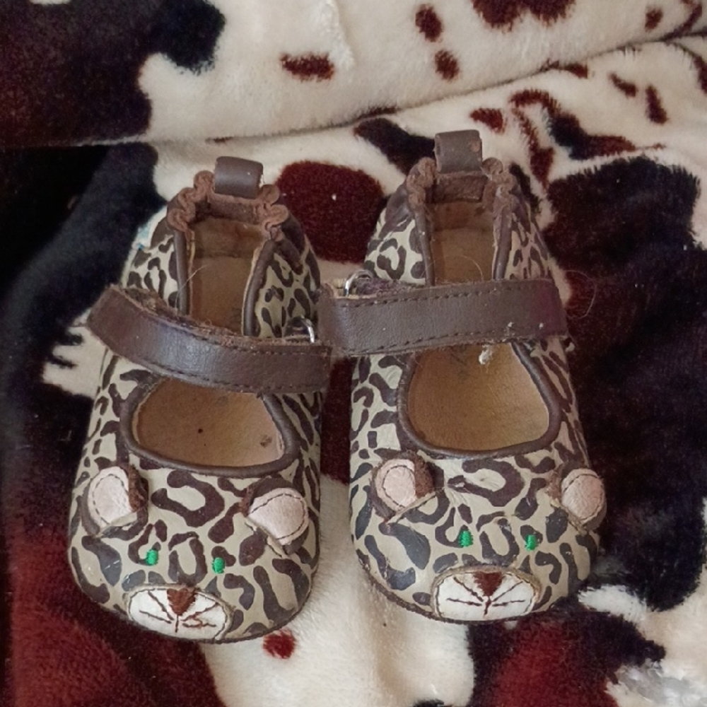 Robeez Leopard Print Baby Shoes with Brown Straps